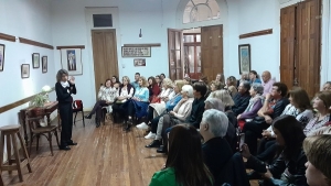 “Dimes y diretes” llevan sus narraciones a la Biblioteca Popular